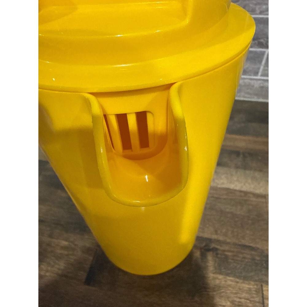 Vintage Design Motivation Ltd Yellow Plastic Pitcher with Lid Made in Canada - Picture 8 of 10